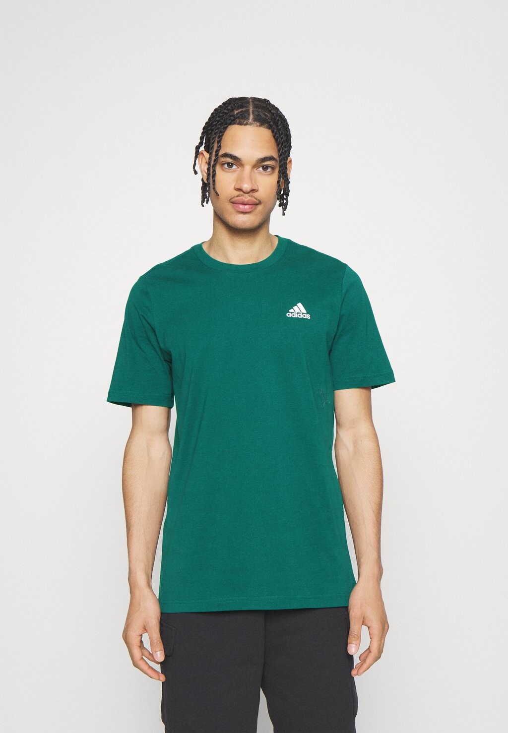 

Базовая футболка Adidas, зеленый