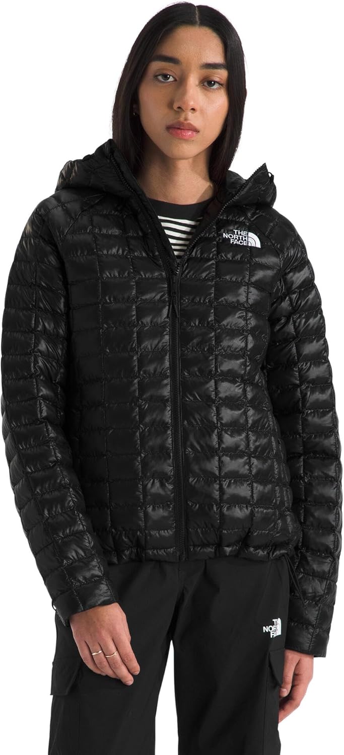 

THE NORTH FACE Женская куртка Thermoball с капюшоном | Высокообъемный утеплитель, защита от ветра и влаги, регулируемый капюшон и карманы на молнии, Tnf Black