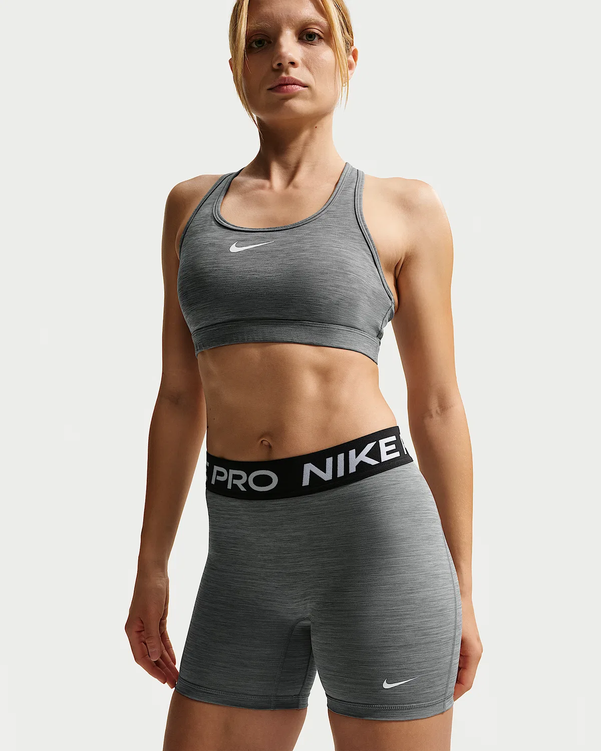 Женские шорты Nike Pro 365 с завышенной талией, 5", Smoke Grey/Heather/Black/White — фото 2
