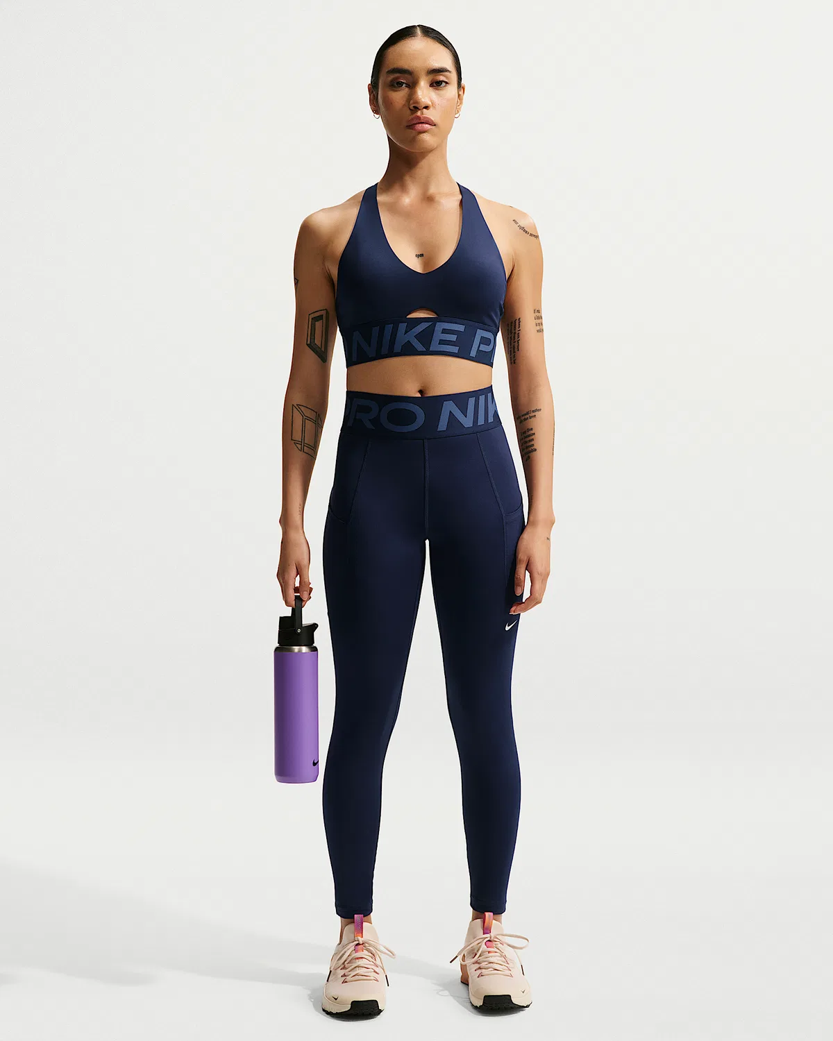 Женский спортивный бюстгальтер Nike Pro Sculpt средней поддержки с поролоном, Midnight Navy/Mystic Navy/White — фото 4