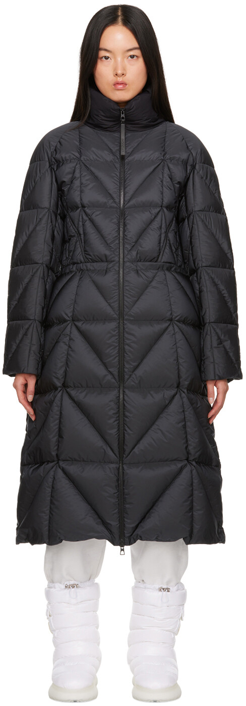 

Moncler Черный вишнёвый пуховик