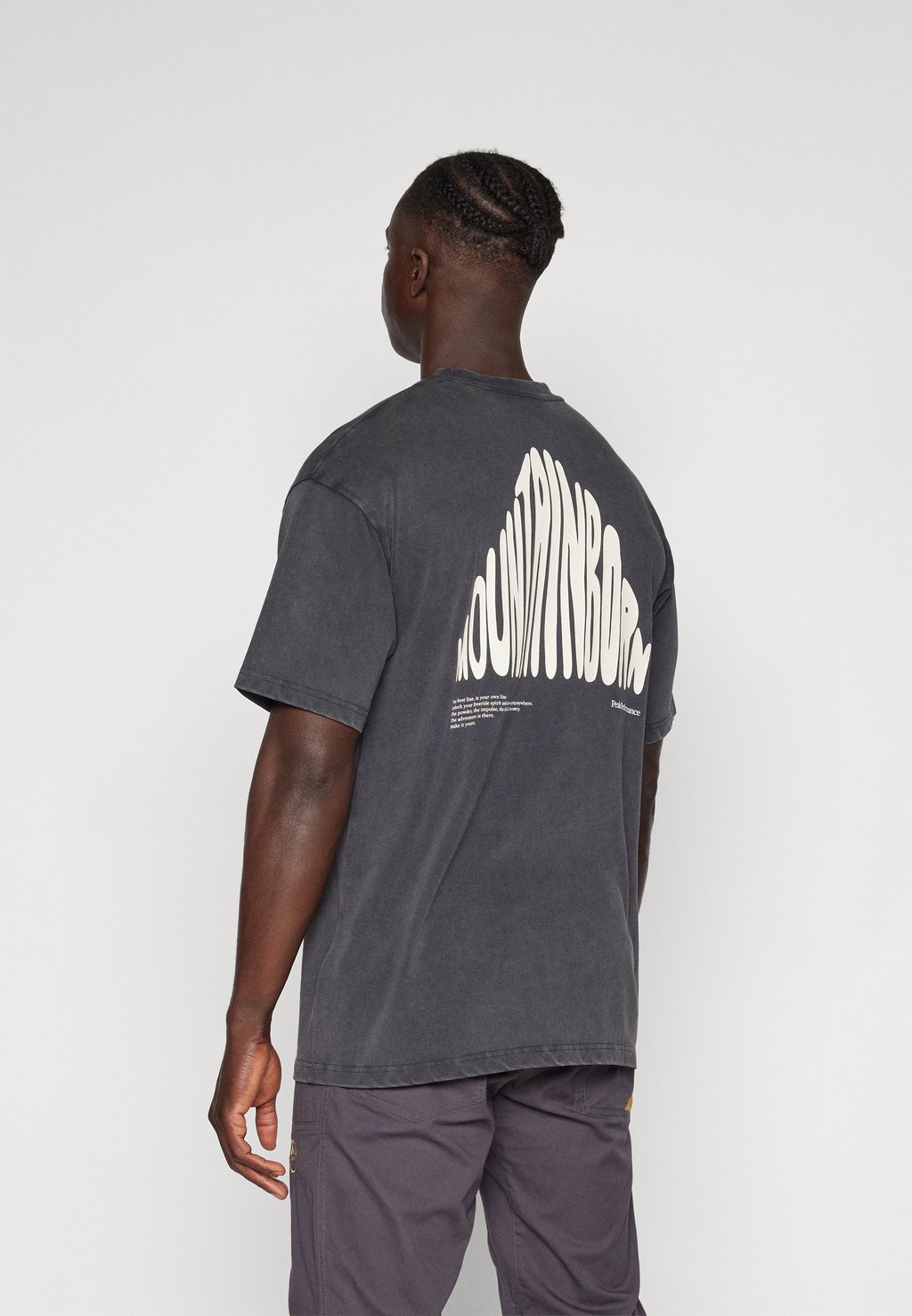 

Футболка с принтом GRAPHIC TEE Peak Performance, черный