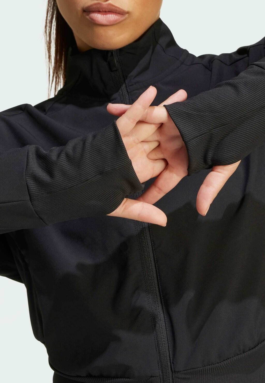 

Тренировочная куртка FULL-ZIP adidas Performance, черный
