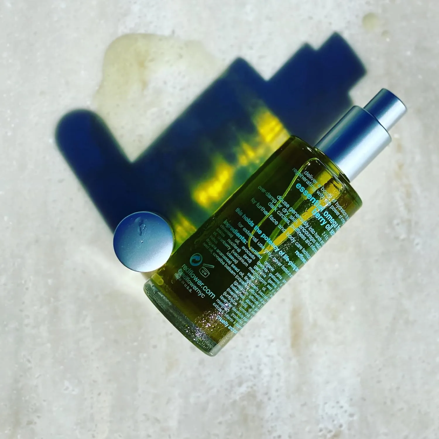 Сыворотка Red Flower — Essential Omega Fresh Berry Oil с витамином C и омега-3 для глубокого увлажнения и сияния, 71 мл — фото 3