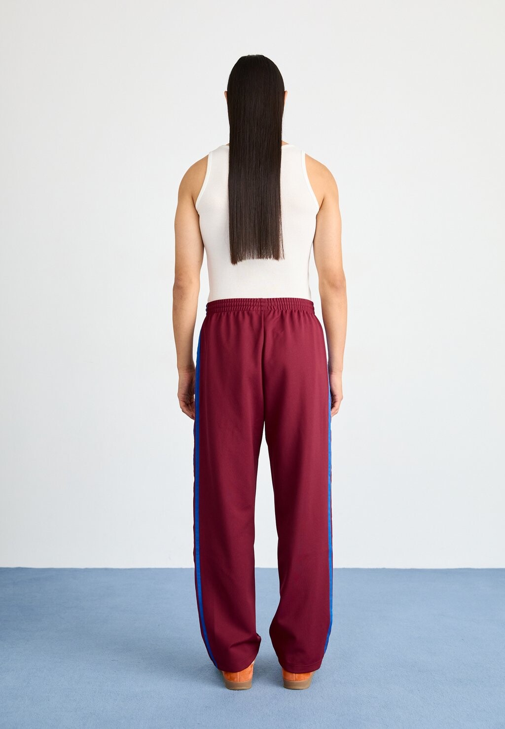 

Спортивные брюки TRACKPANT adidas Originals, темно-красный