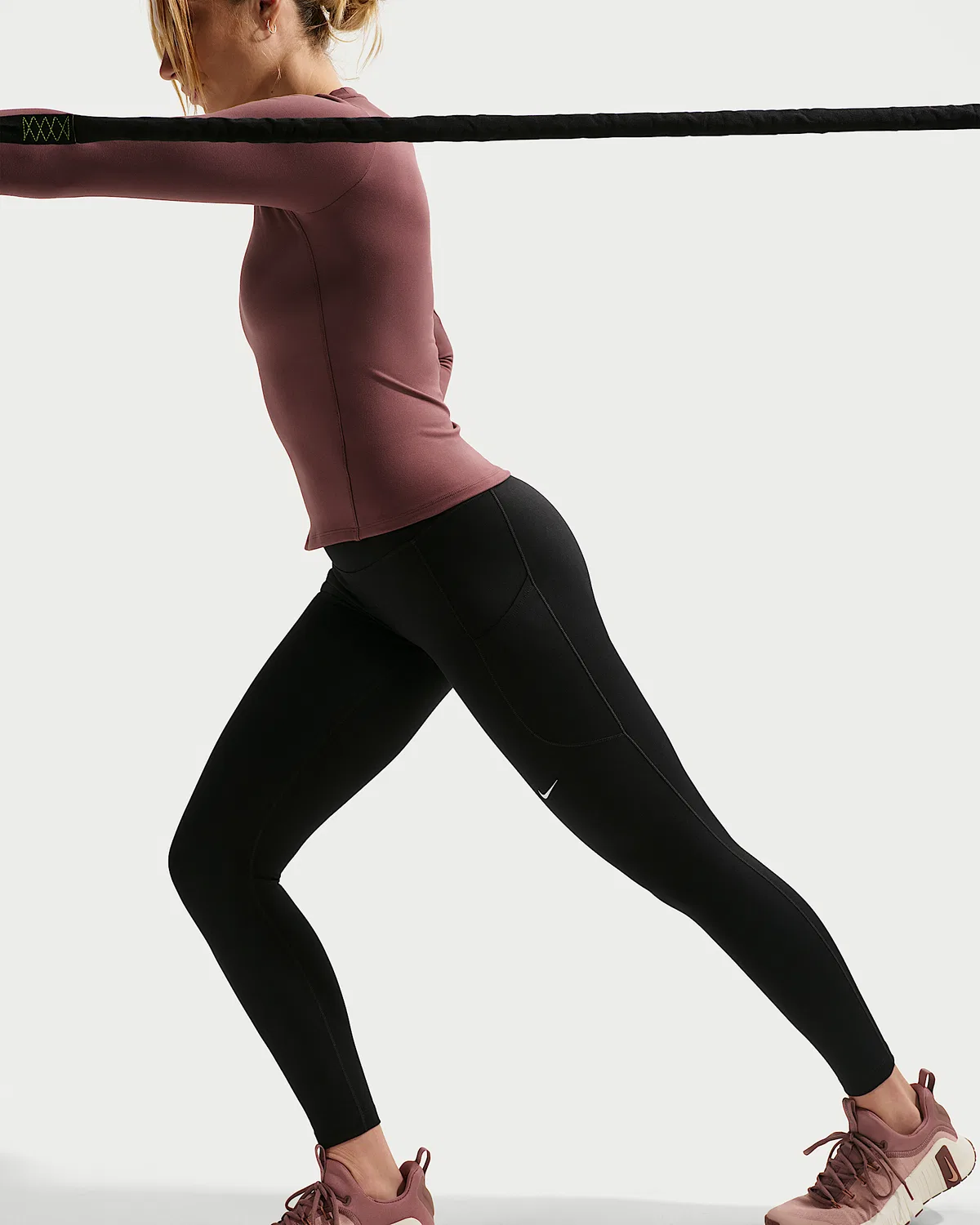Женские леггинсы Nike One с высокой талией 7/8 и карманами, Black/White — фото 4