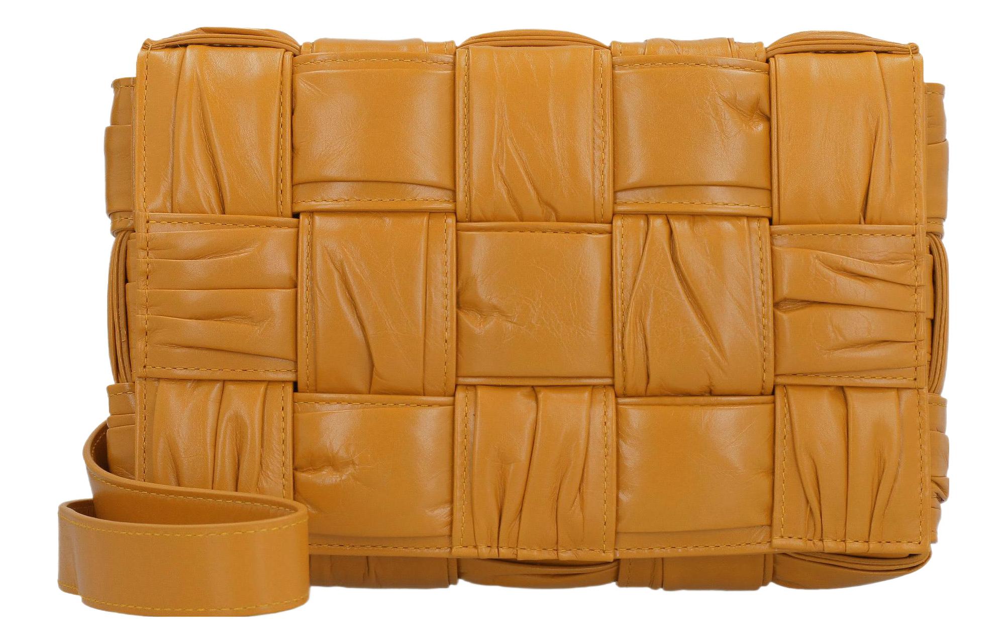

Bottega Veneta Кожаная поясная сумка через плечо женская коричневая