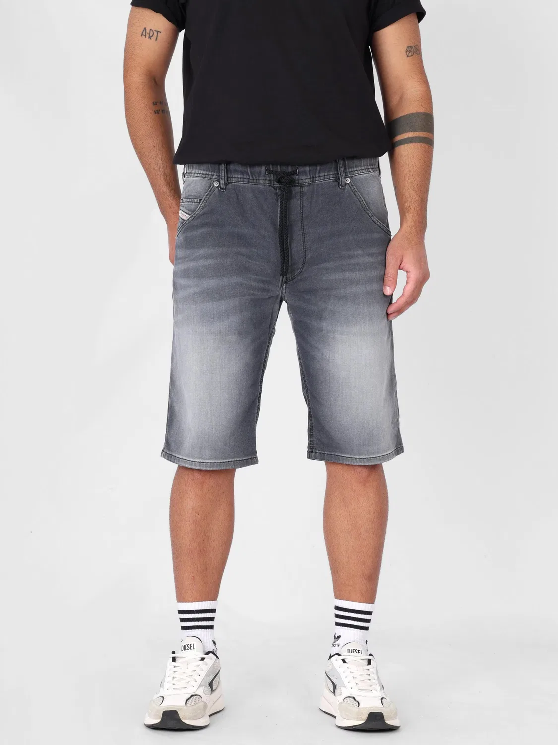 Джинсы Diesel Regular Jeans D-Krooley-Short Light & Superstretch JoggJeans серого цвета — фото 2
