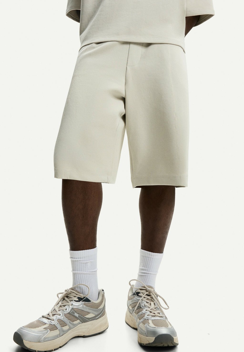 

Шорты WITH POCKETS - BERMUDA Bershka, светло-серый