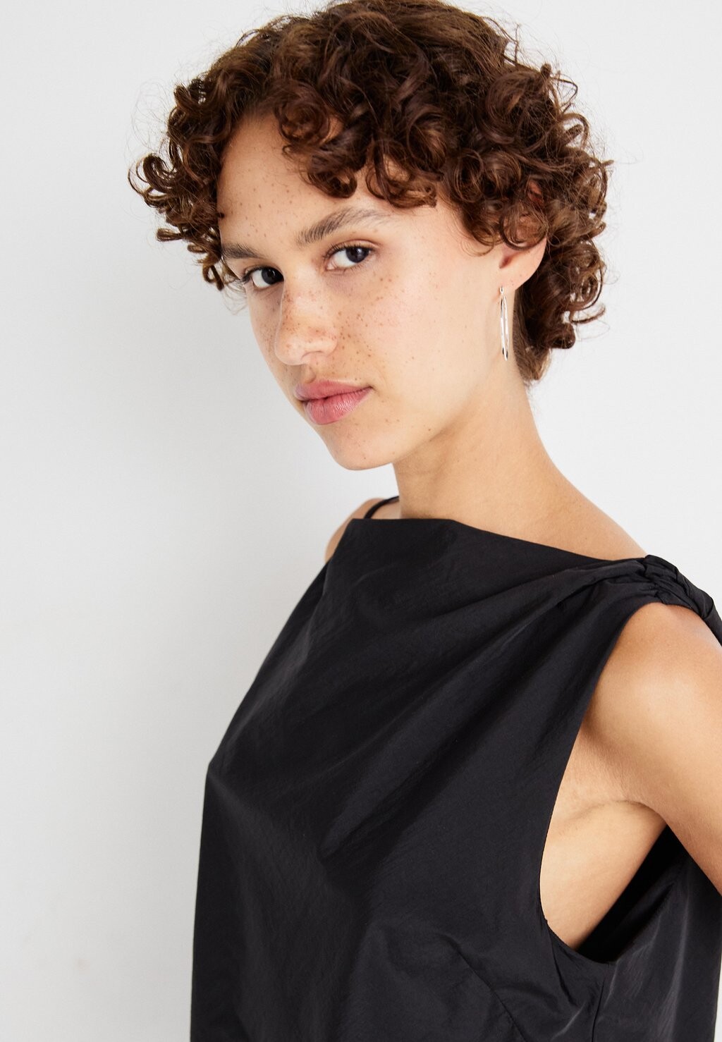 

Топ FITTED BOATNECK DRAPE Weekday, черный