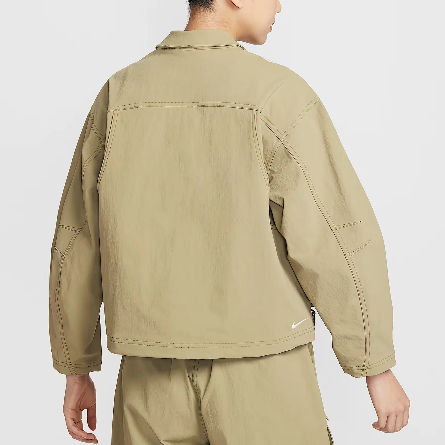 Nike Куртка ACG женская оливково-зеленая/антиавиационная оливковая/черная/белая горная с лацканами — фото 4
