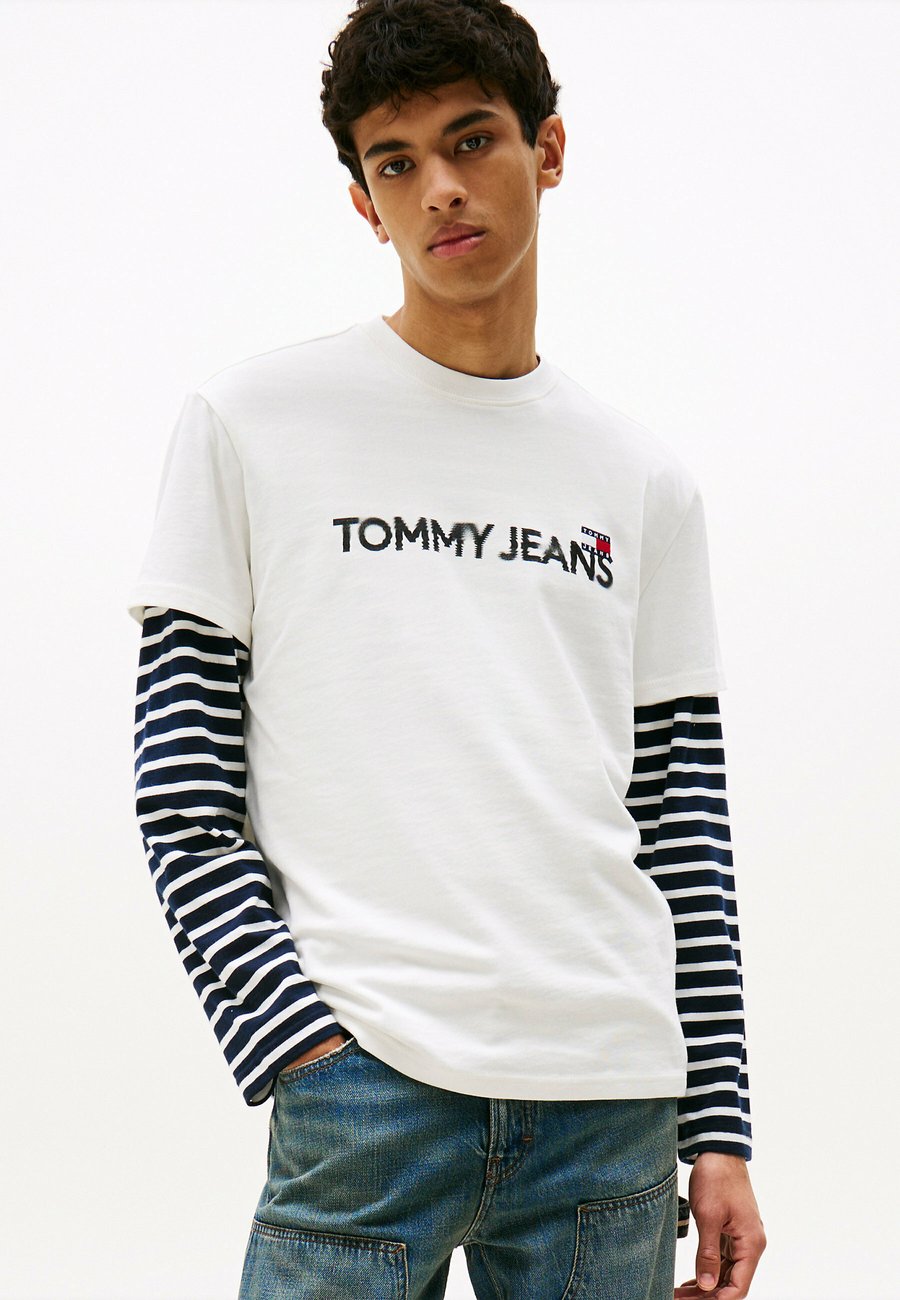 

Футболка Tommy Jeans BADGE CREW NECK , Ecru/White, Белый, Футболка Tommy Jeans BADGE CREW NECK , Ecru/White