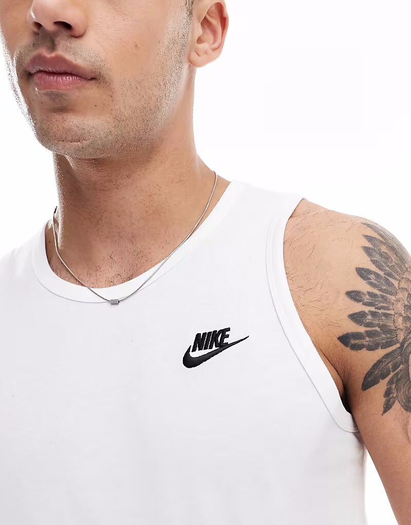 Майка Nike Club белого цвета — фото 4