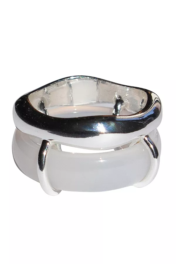 

Cove — скульптурное кольцо из белого нефрита Seree, purple