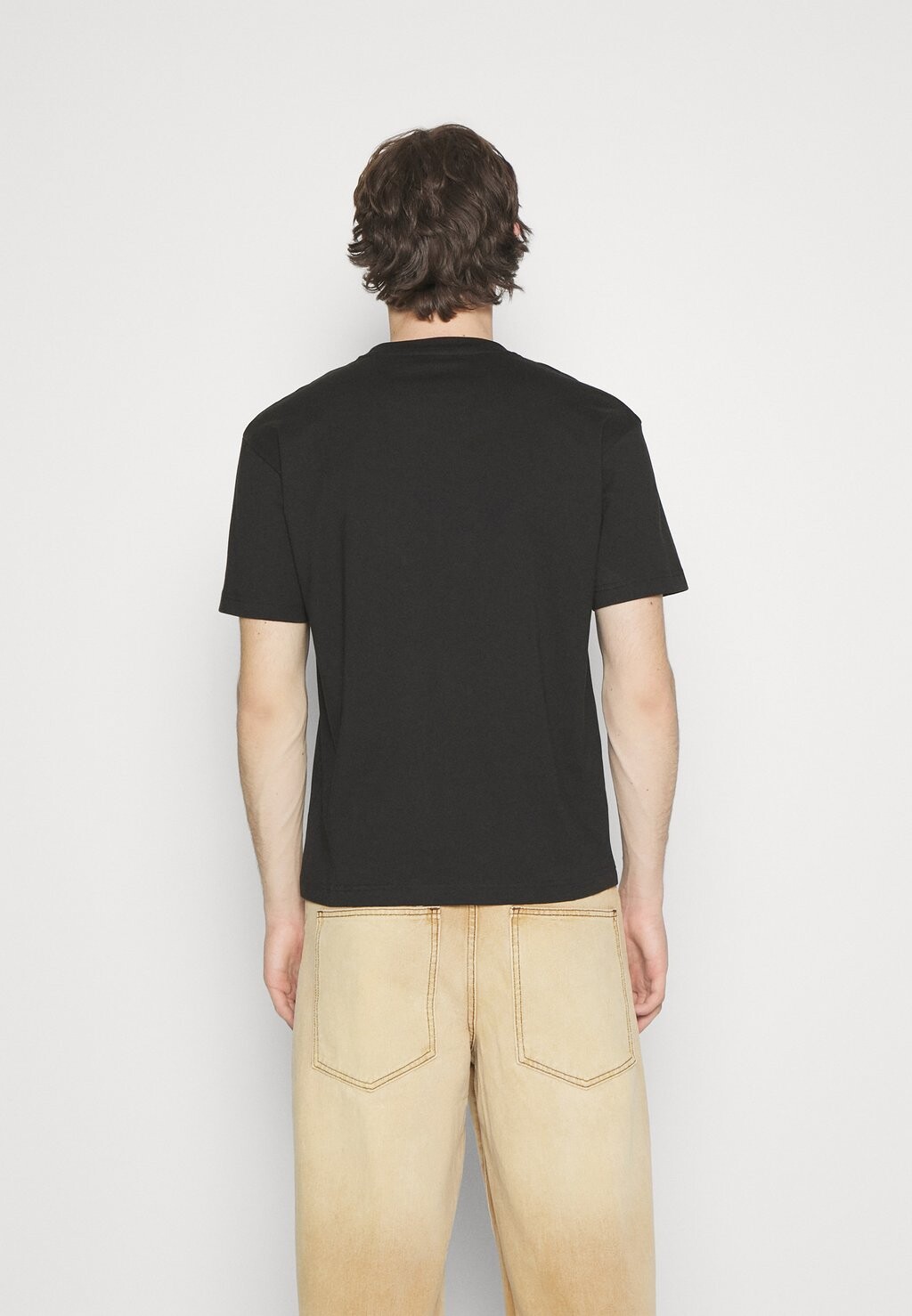 

Базовая футболка Hero Logo Comfort Calvin Klein, черная