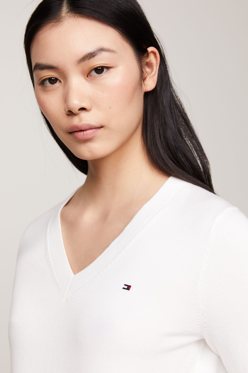 Платье из джерси с V-образным вырезом и декоративной строчкой Tommy Hilfiger, белый — фото 4