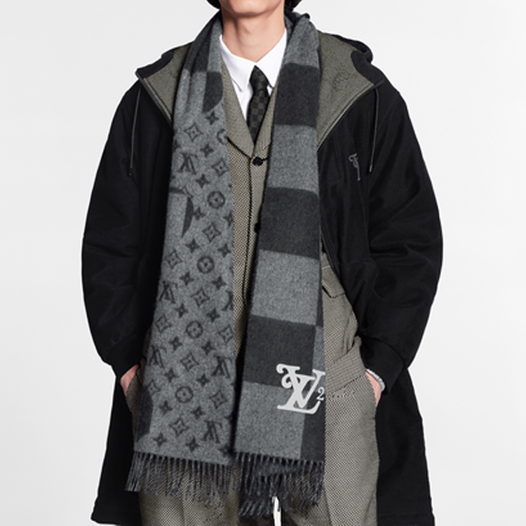 

Шарф X Nigo Damier Giant LOUIS VUITTON