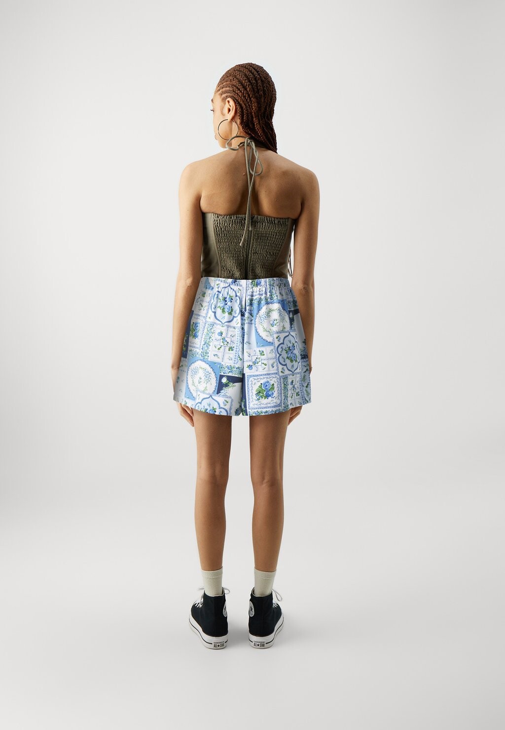

Шорты Floral Tile Abercrombie & Fitch, синие