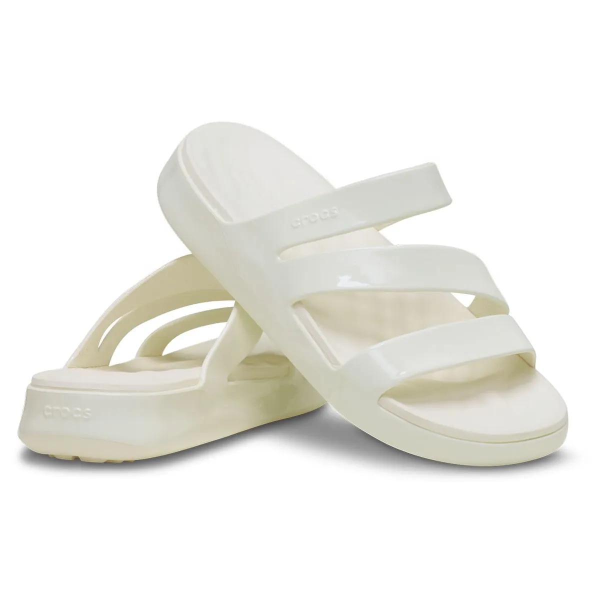 Женские сандалии Getaway с ремешками из лакированной кожи Crocs, белый — фото 2