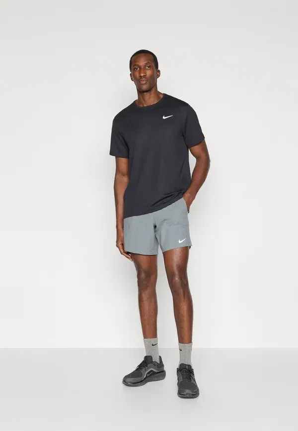 Шорты спортивные Nike Performance Stride, дымчато-серый/отражающий серебристый — фото 2
