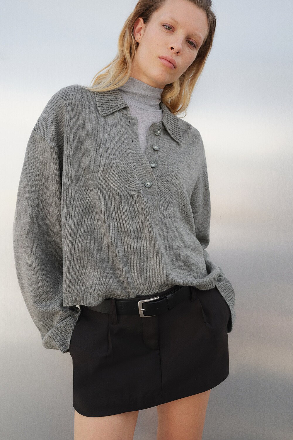 

Короткий свитер-поло H&M, серый