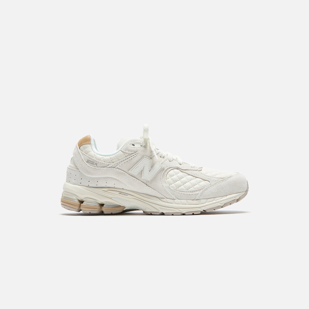 

Кроссовки New Balance 2002R, цвет Sea Salt/Team Away Grey/Stoneware