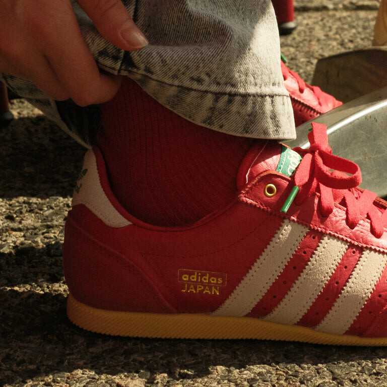 

Кроссовки japan w Adidas, алый
