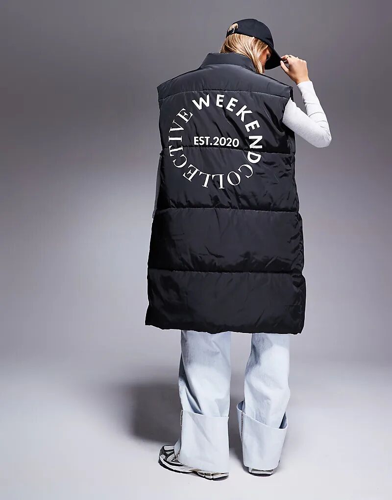 

Утепленный жилет Weekend Collective макси с логотипом сзади черного цвета ASOS WEEKEND COLLECTIVE