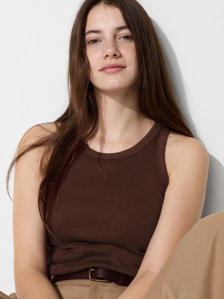 

Топ с чашечками в рубчик Uniqlo, коричневый