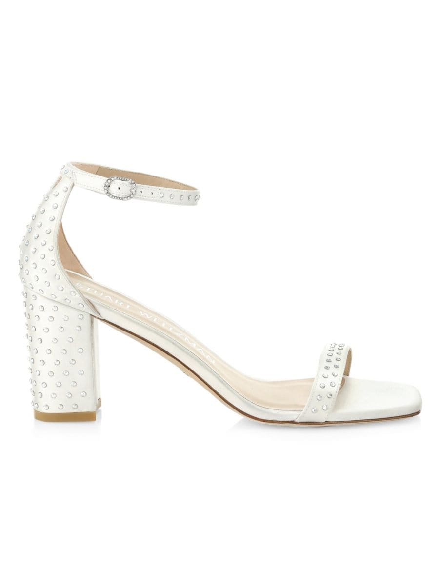Сандалии из почти обнаженного атласа с отделкой Stuart Weitzman, цвет White Moonlight