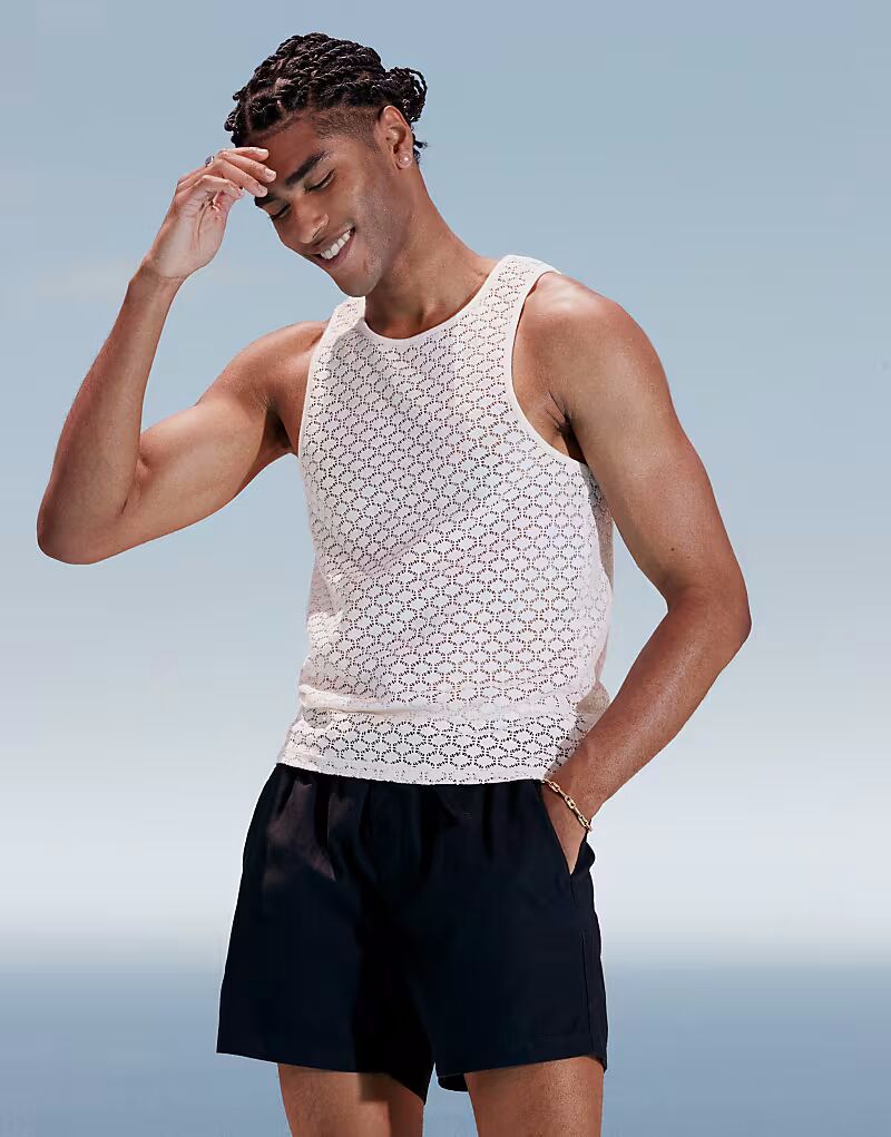 

Майка ASOS DESIGN muscle fit с высоким вырезом, ажурная вязка крючком, белого цвета