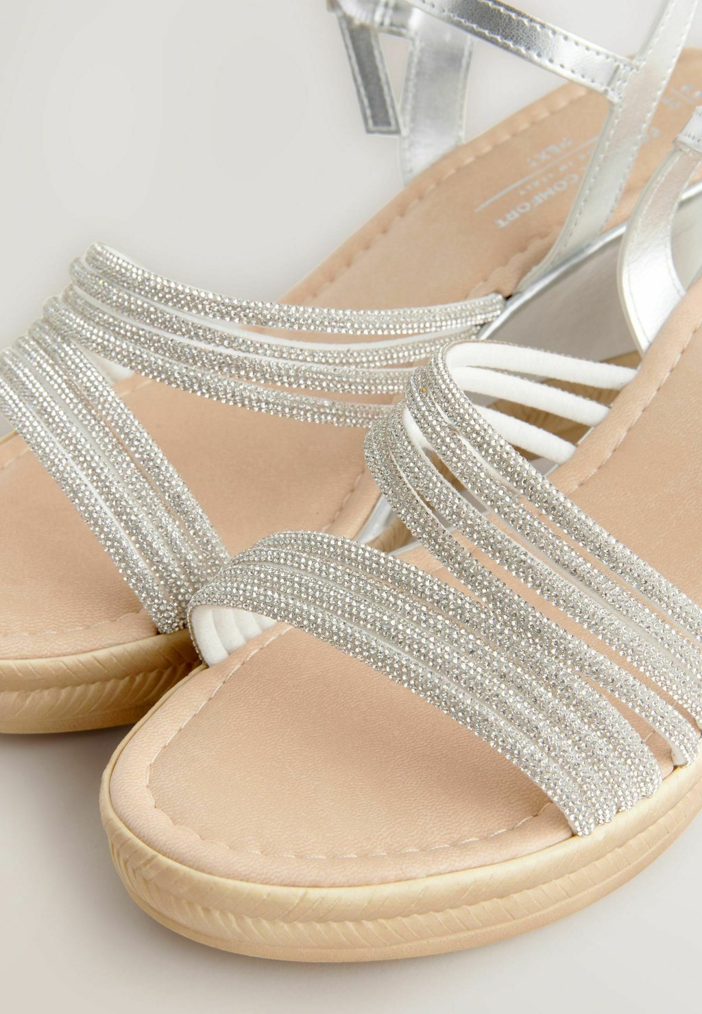 Босоножки на танкетке REGULAR FIT FOREVER COMFORT ROUND TOE ASYMMETRICAL BLING - Platform sandals Next, серебряный — фото 4