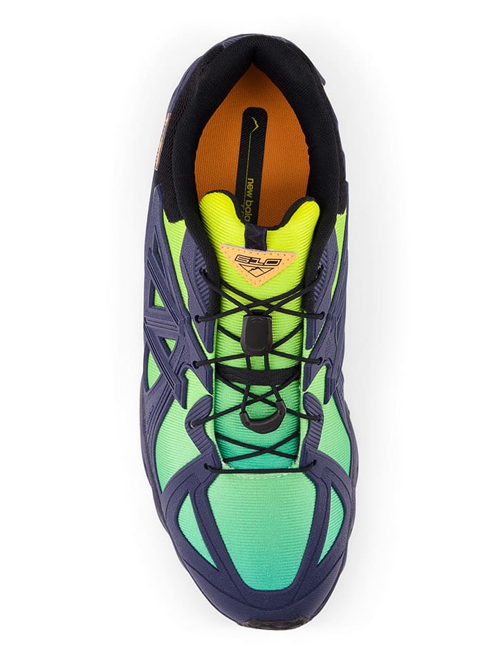 Беговые кроссовки 610 New Balance, цвет schwarz/grün — фото 4