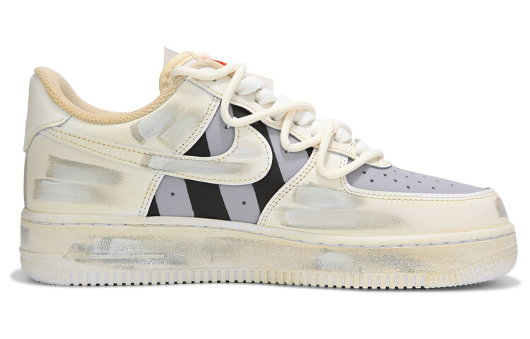 

Кроссовки для скейтбординга Air Force 1 женские с низким верхом бежево-серый Nike