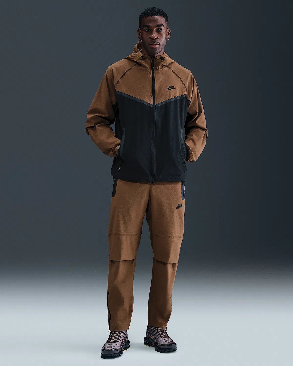 Мужская куртка Nike Tech Woven, Black/Mosswood Brown/Black — фото 4
