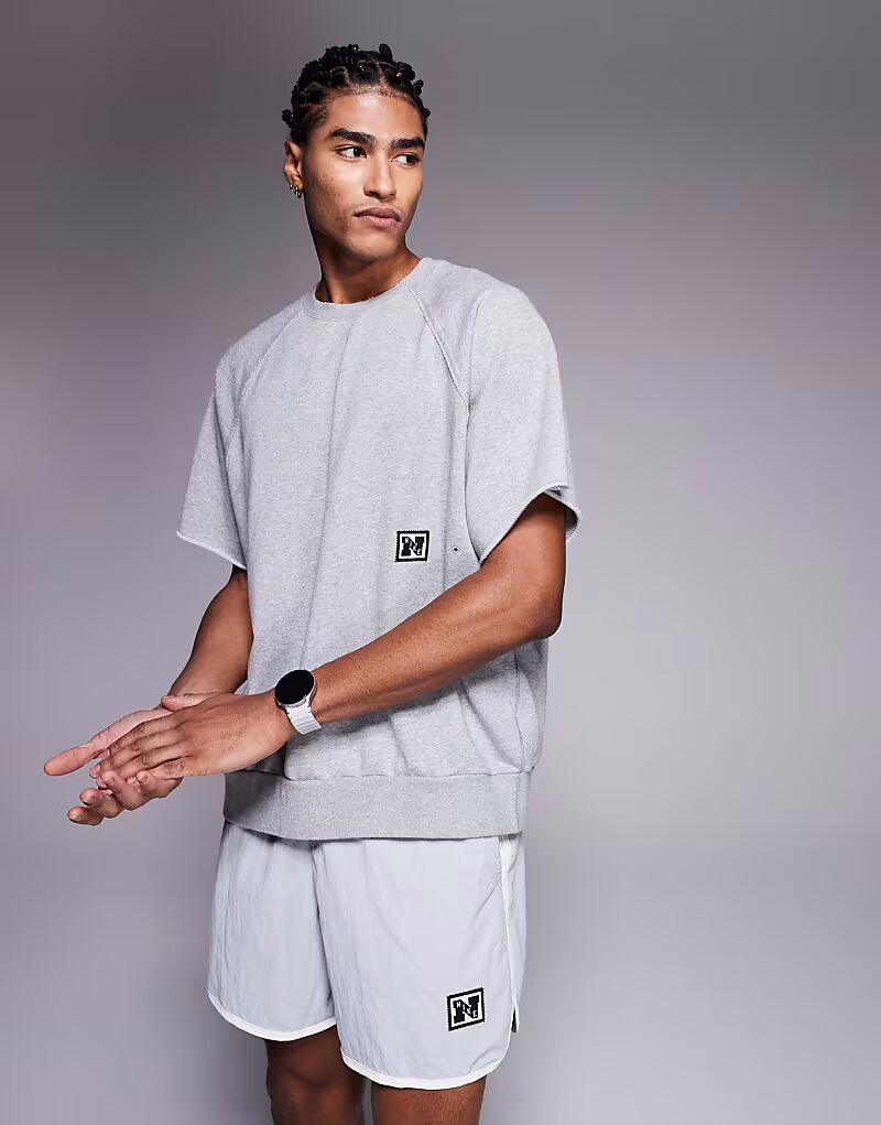 

Флисовый топ с короткими рукавами Nike Training Heritage серого цвета