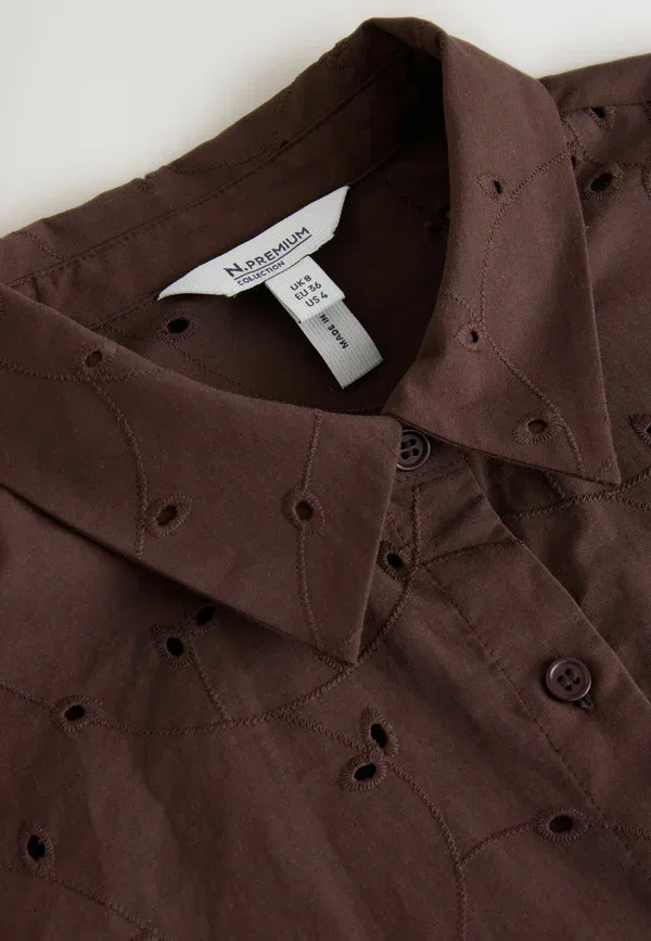 Блуза Next Petite fit broderie 3/4 sleeve shirt button down, шоколадно-коричневый — фото 2