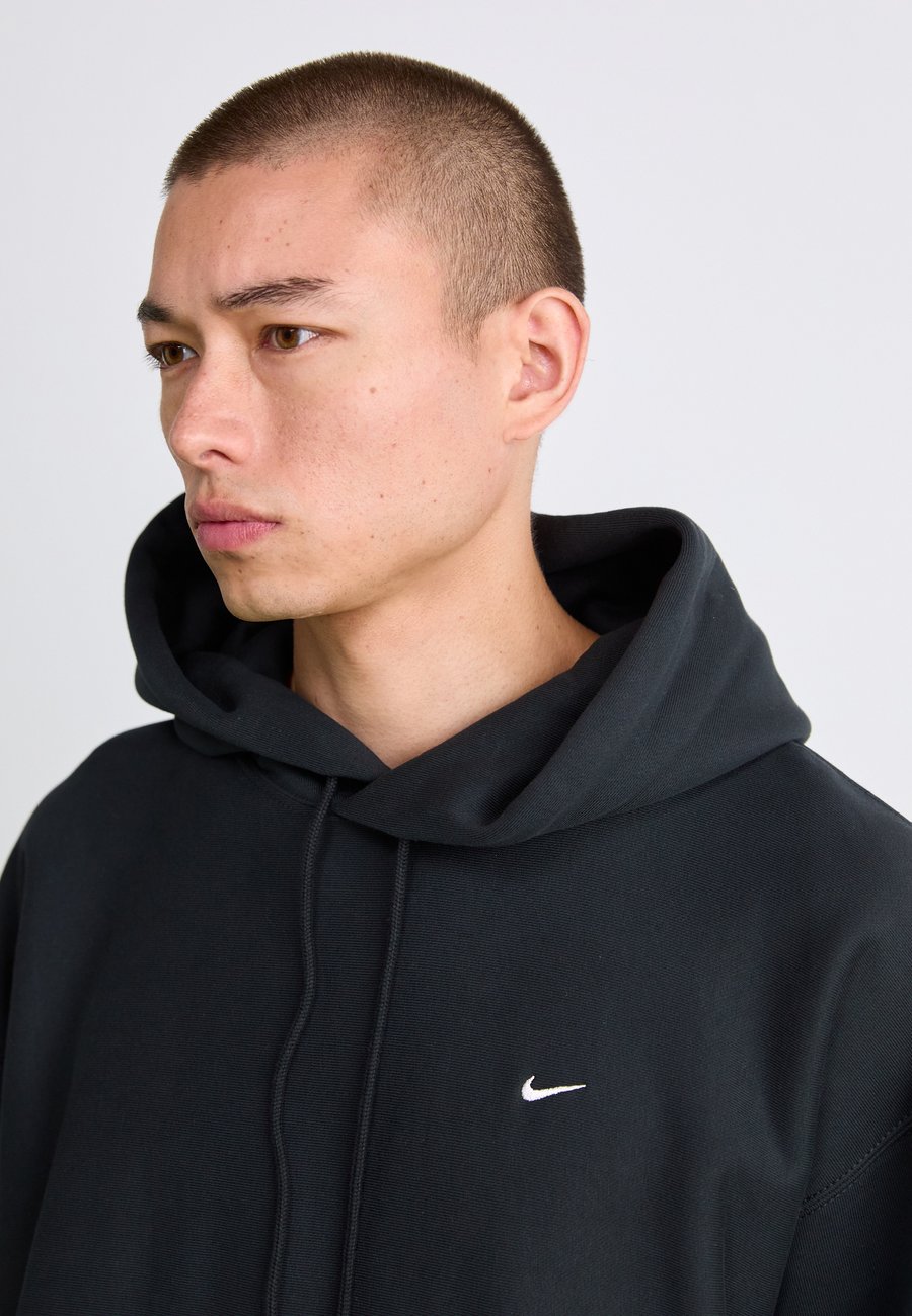 Толстовка Nike Sportswear SOLO HOODIE, Black/White/Black — фото 4