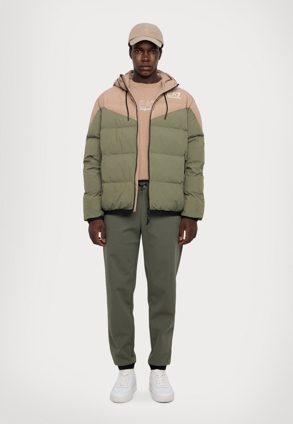 

Зимняя куртка GIUBBOTTO EA7 Emporio Armani, зеленый