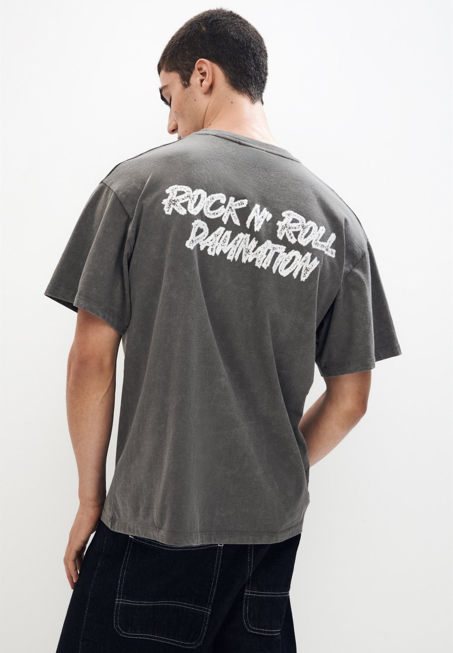 

Футболка PULL&BEAR AC/DC, Grey