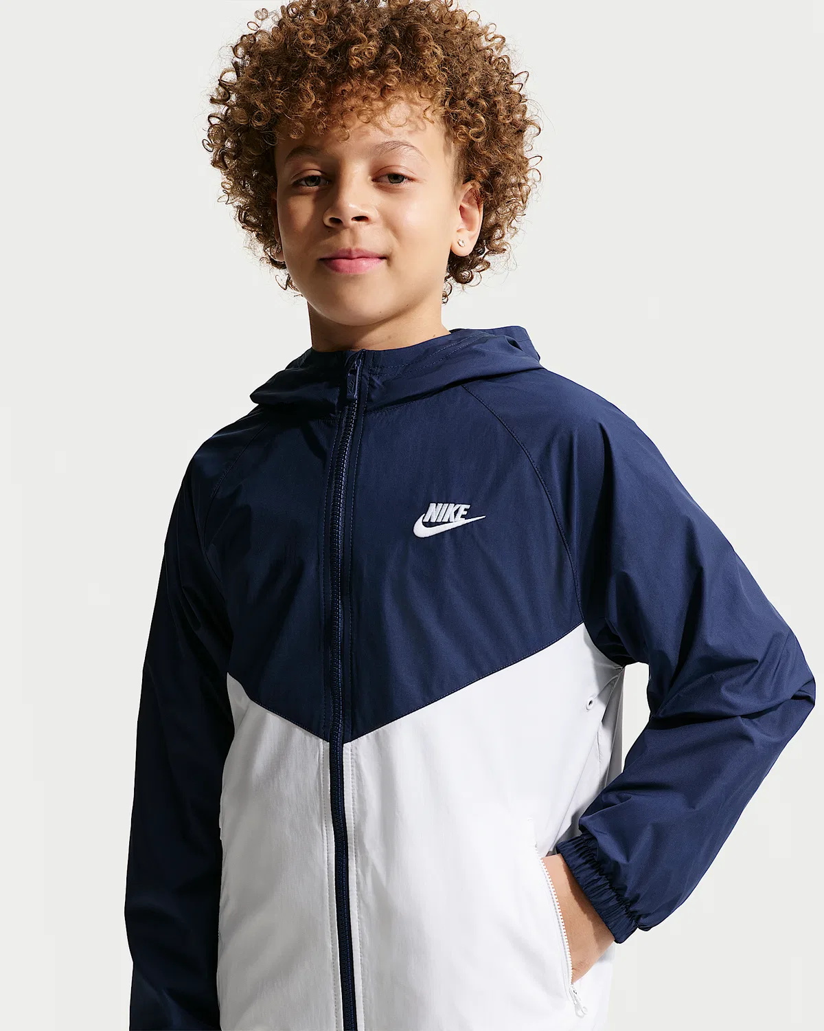 Детская куртка с капюшоном Nike Sportswear Windrunner Repel, Midnight Navy/White/White — фото 3