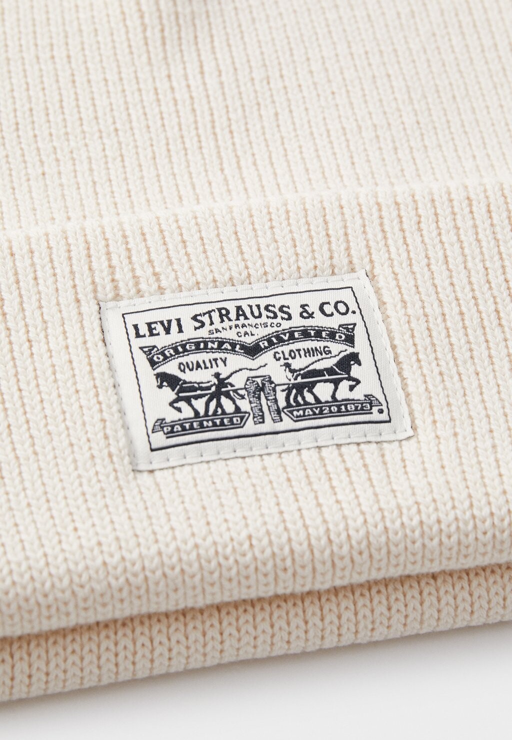 

Шапка BACKPATCH BEANIE UNISEX Levi's®, молочный