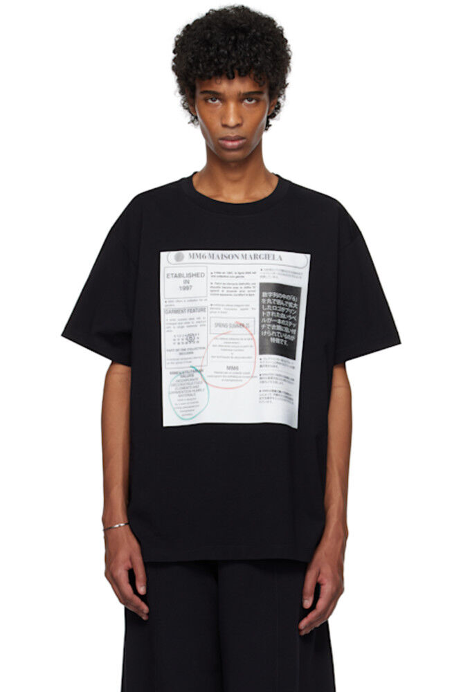 

Черная футболка с газетным принтом MM6 Maison Margiela
