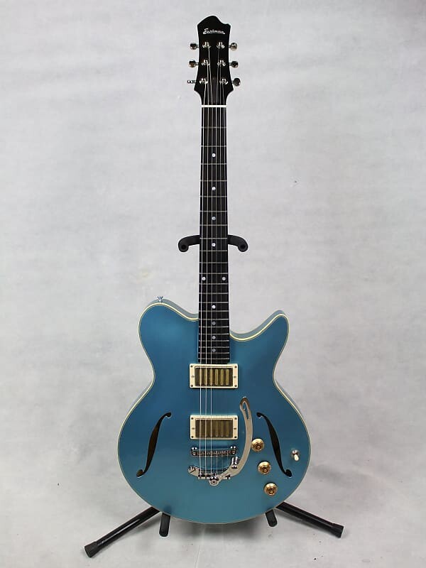 

Электрогитара Eastman Romeo-LA Celestine Blue w/Bigsby w/ Case