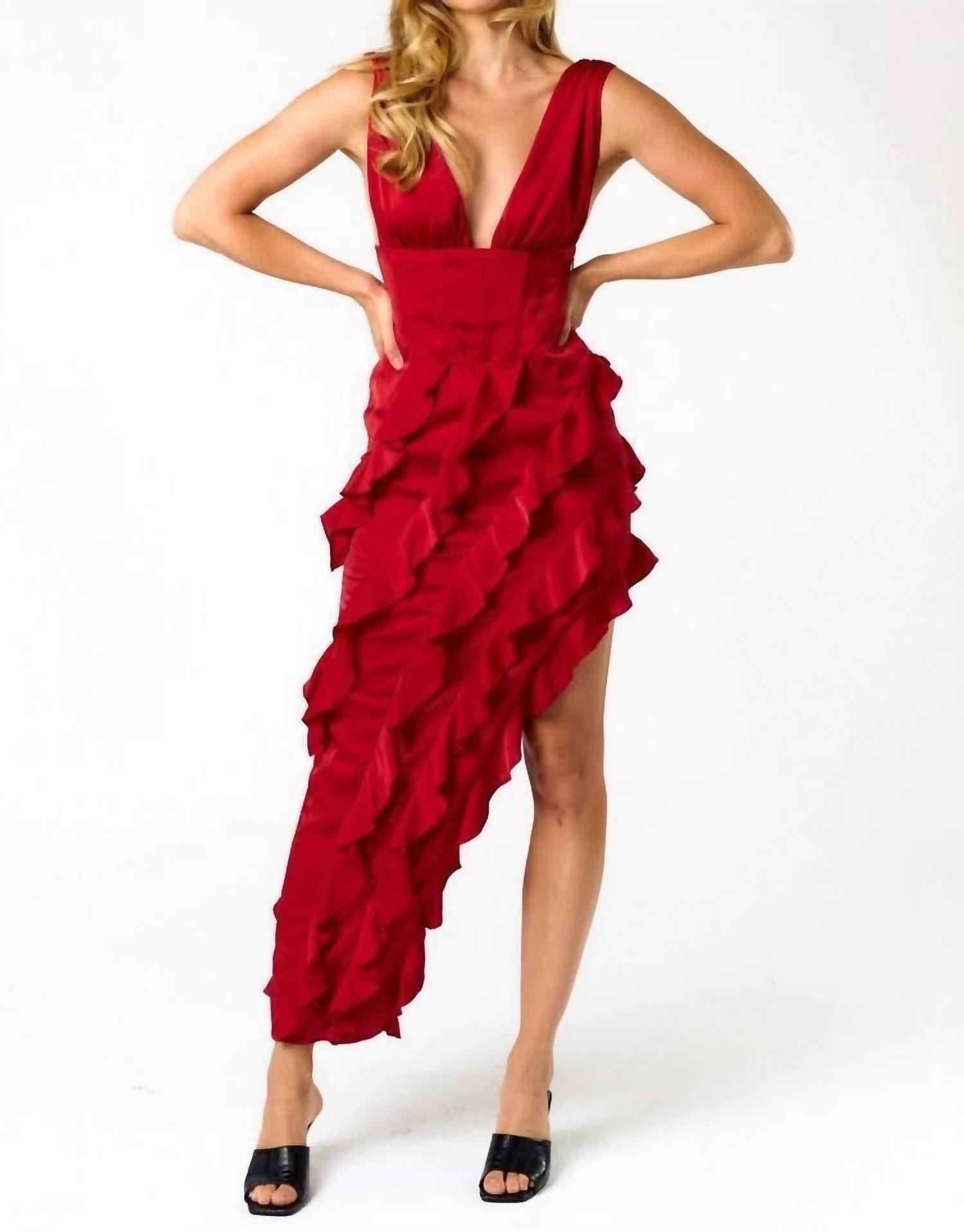 

Красное макси-платье с корсетом и рюшами Blue Blush