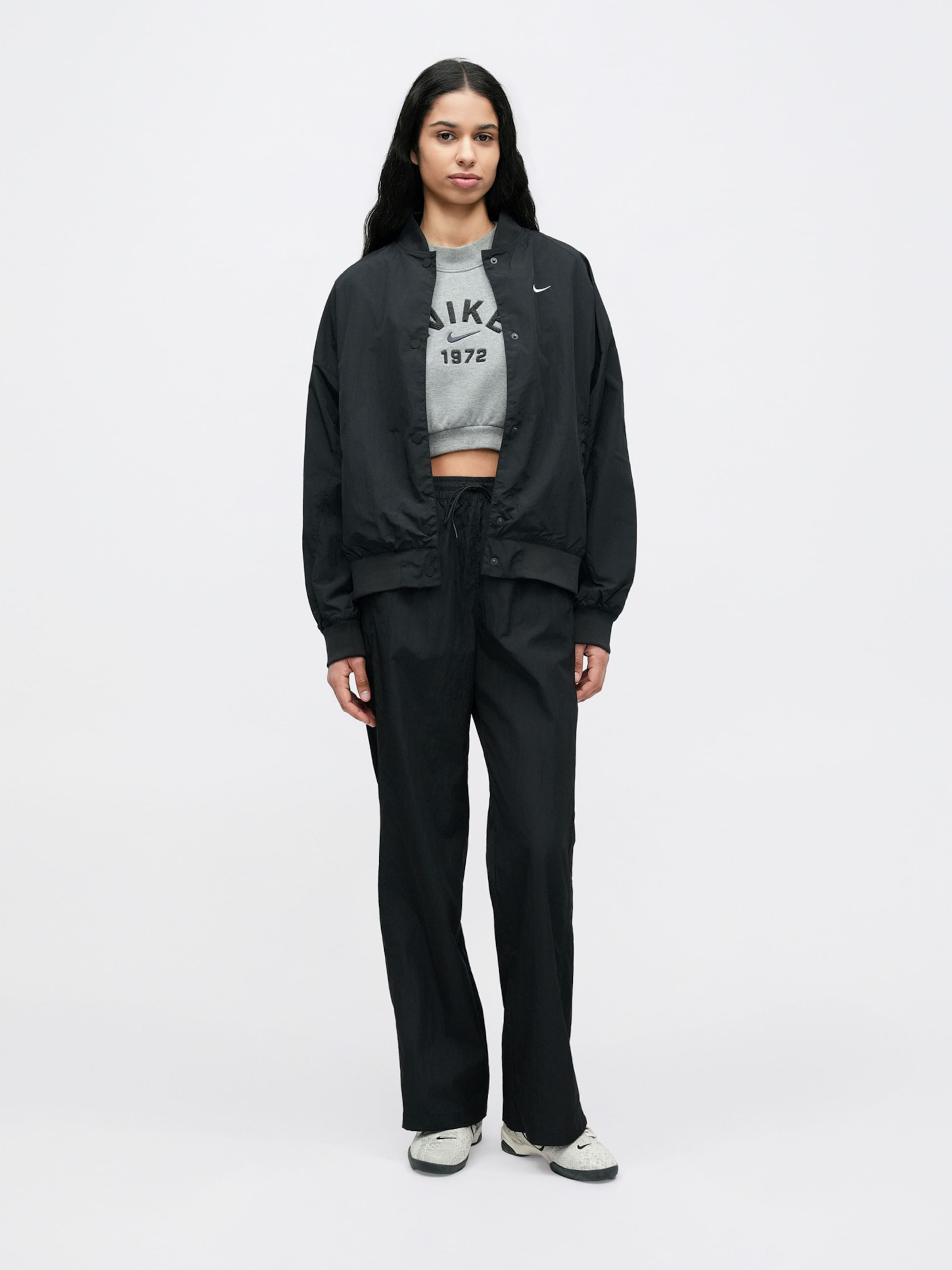 Nike Sportswear Куртка межсезонная 'HBR VARSITY' в черном цвете — фото 4