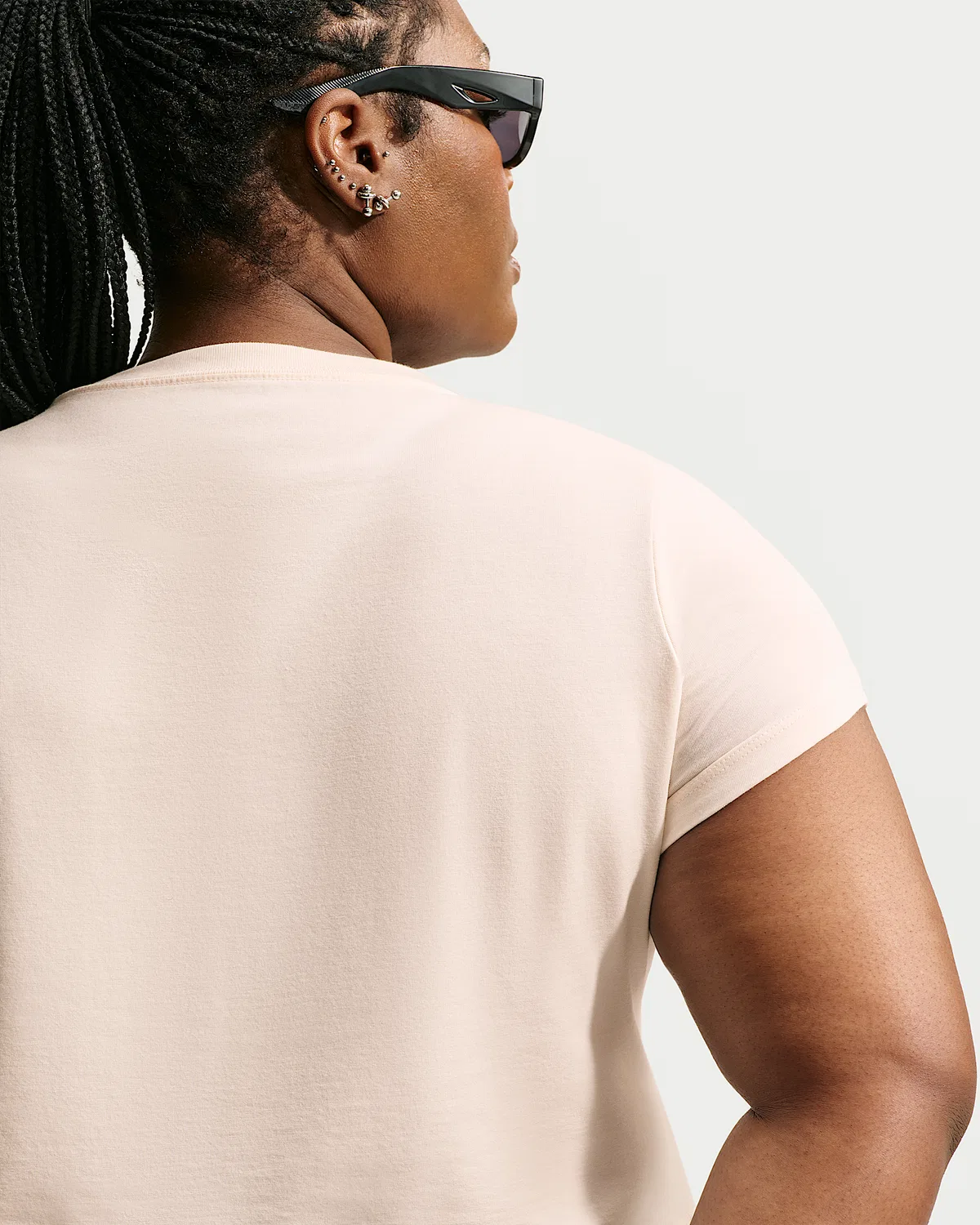 Женская укороченная футболка Slim (Plus Size) Nike Sportswear Chill Knit, Chalk/Arctic Orange — фото 2