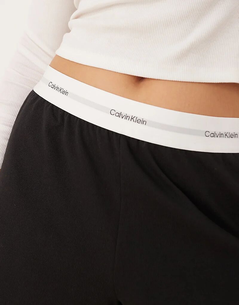 Трикотажные шорты Calvin Klein с поясом черного цвета — фото 2