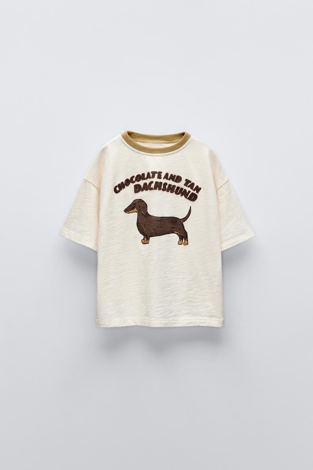 

Футболка с вышитой таксой ZARA, экрю
