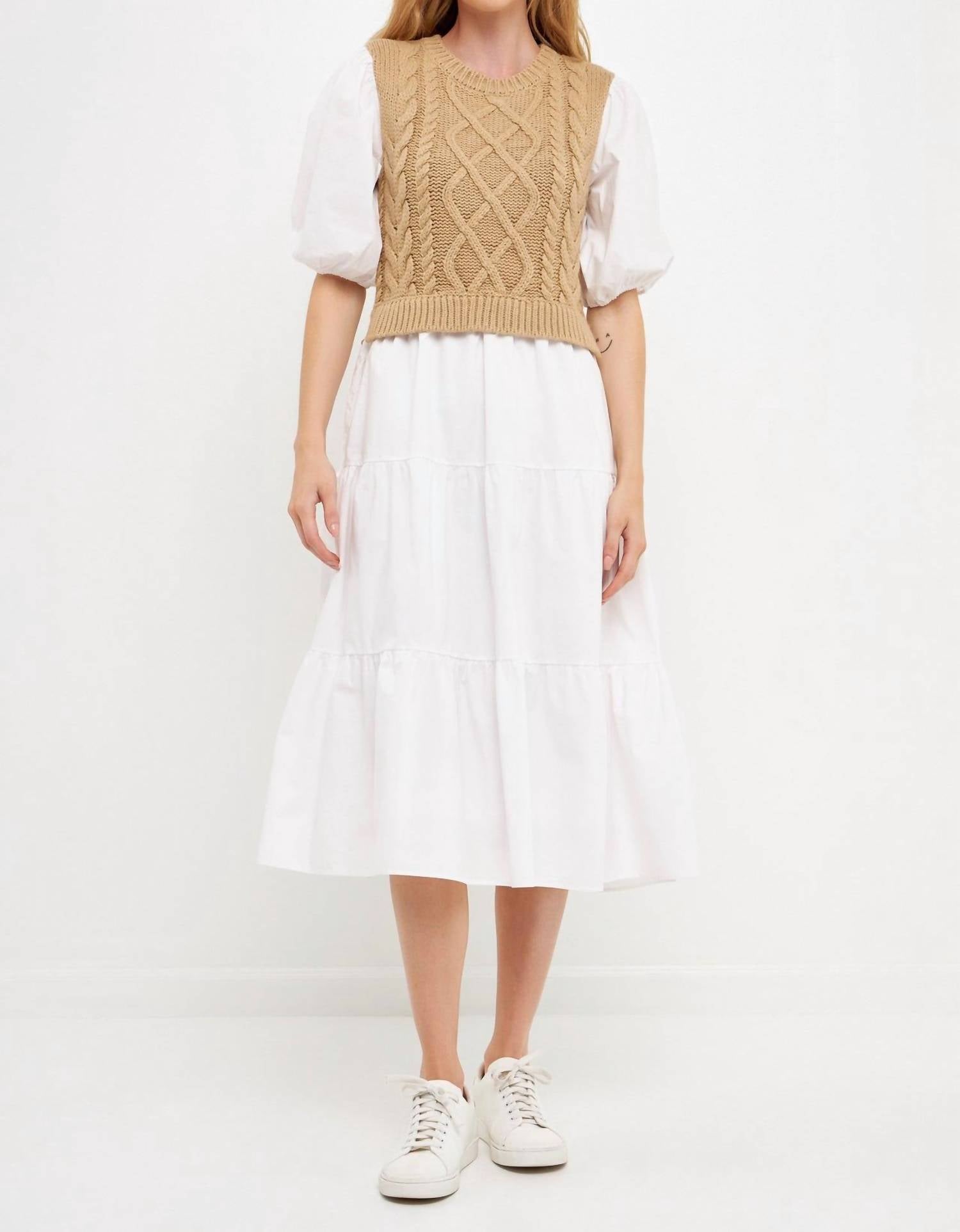 

Платье Swati Cable Knit в белом/верблюжьем цвете 2.7 AUGUST APPAREL